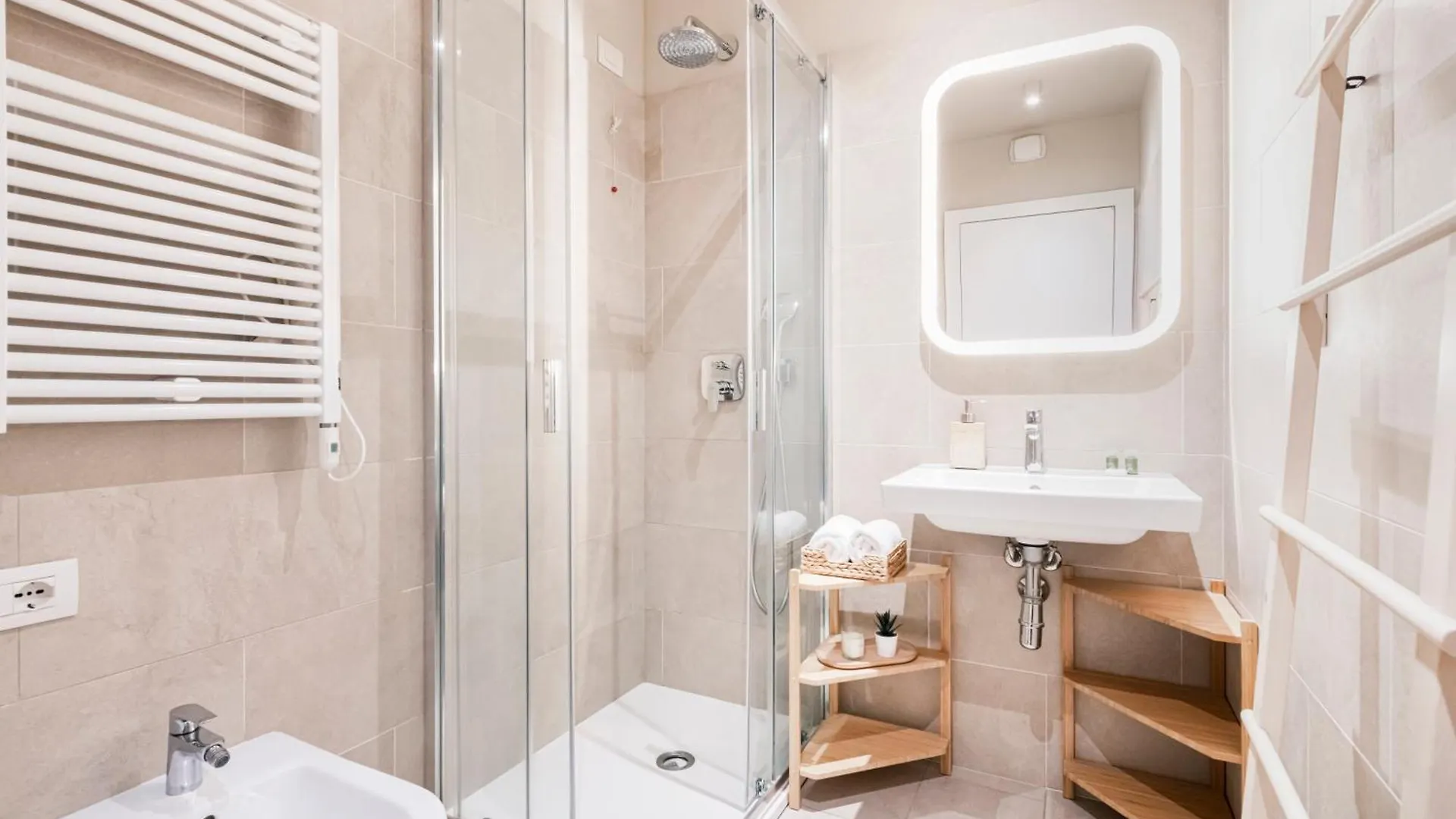 Beautiful Apartment In Chinatown And Sempione Milano 0*,  İtalya