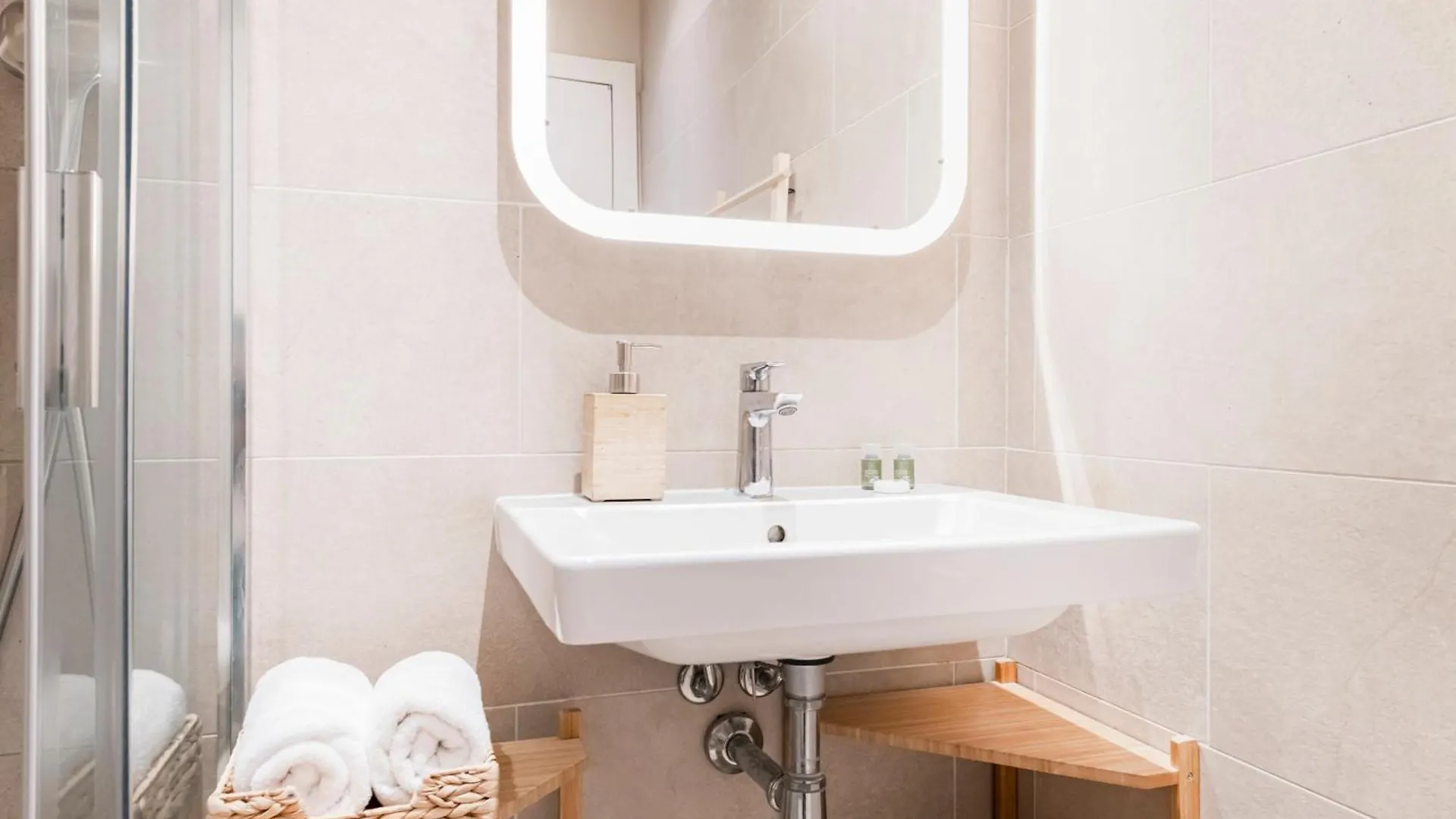 Beautiful Apartment In Chinatown And Sempione Milano