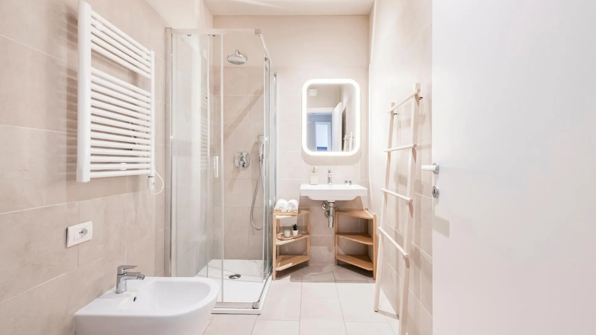 Beautiful Apartment In Chinatown And Sempione Milano