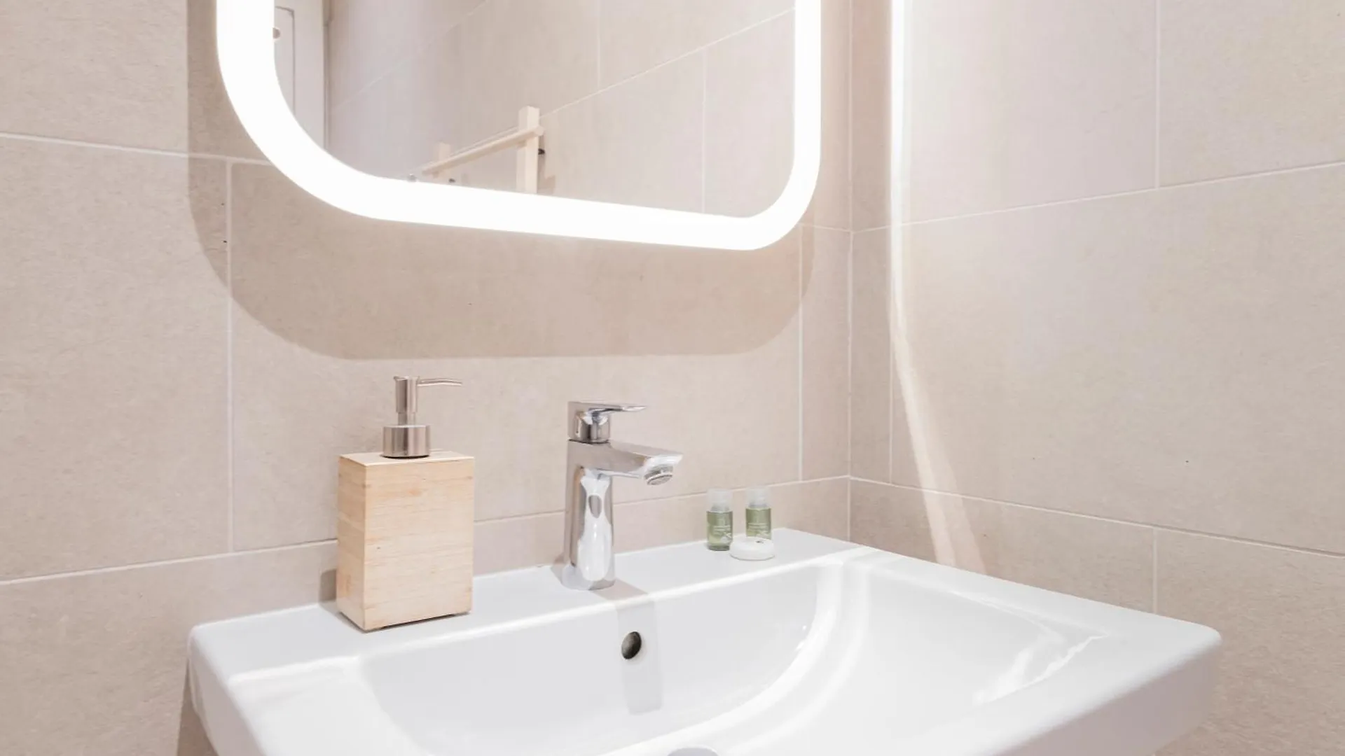 Beautiful Apartment In Chinatown And Sempione Milano İtalya